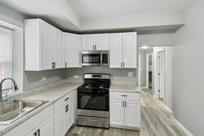 Building Photo - 9305 S Homan Ave