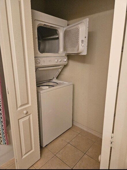 Building Photo - 13050 Tigers Eye Dr