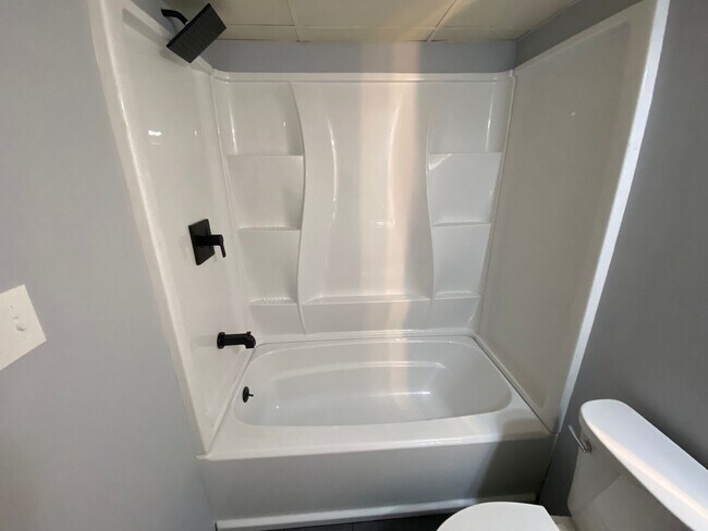 Building Photo - Beautiful Meadowood Condo Unit