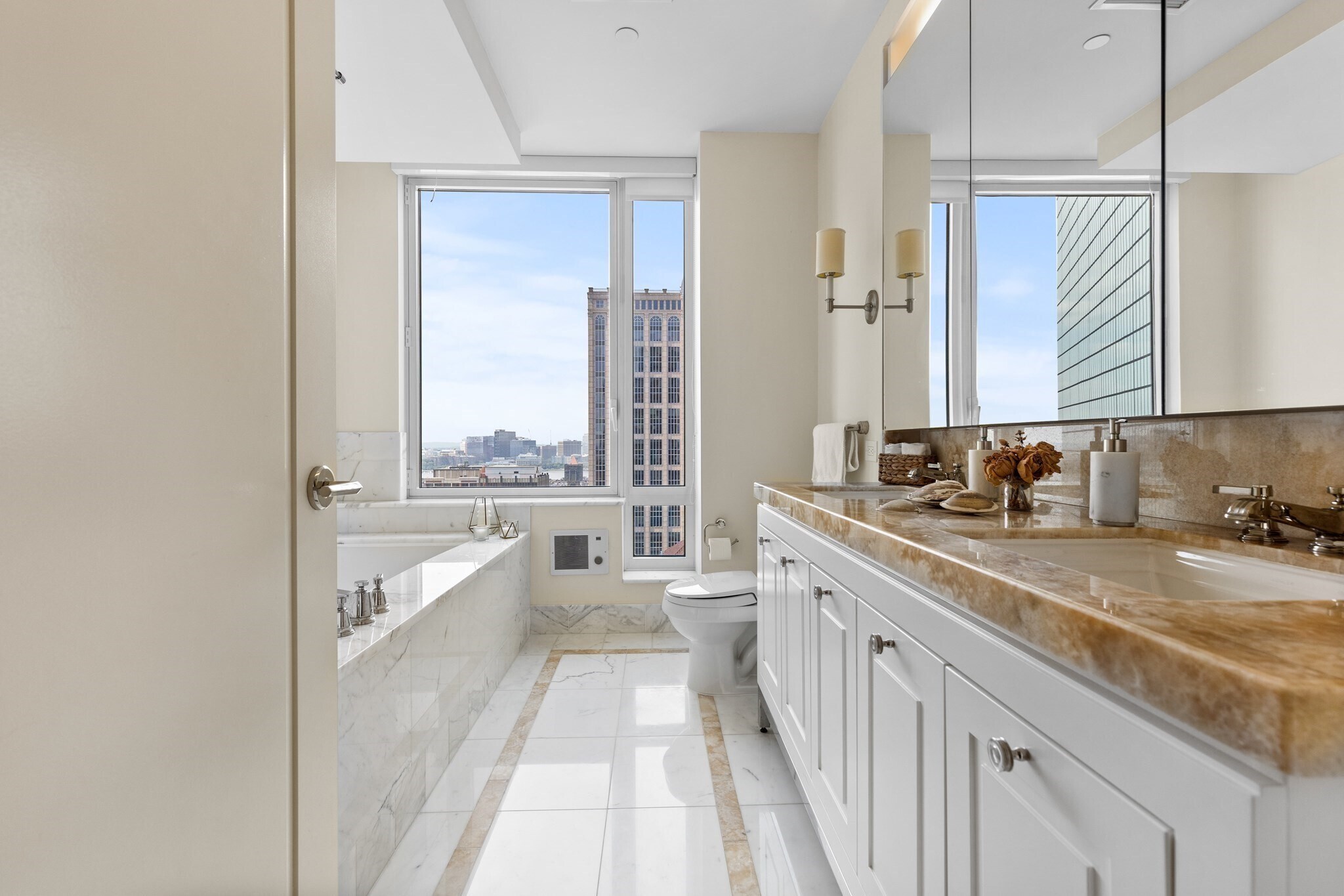 Building Photo - 400 Stuart St