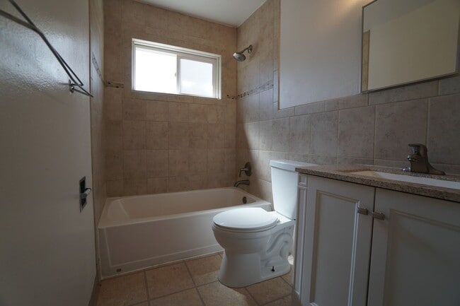 Building Photo - 1912 Cascade Ln