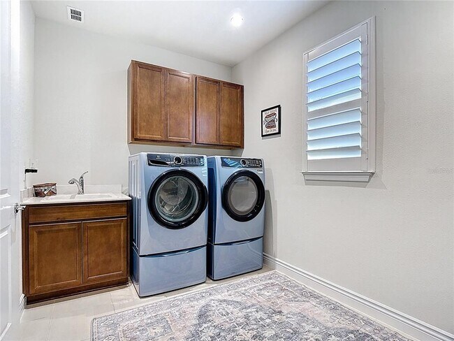 Building Photo - 6485 Shimmering Shrs Ln