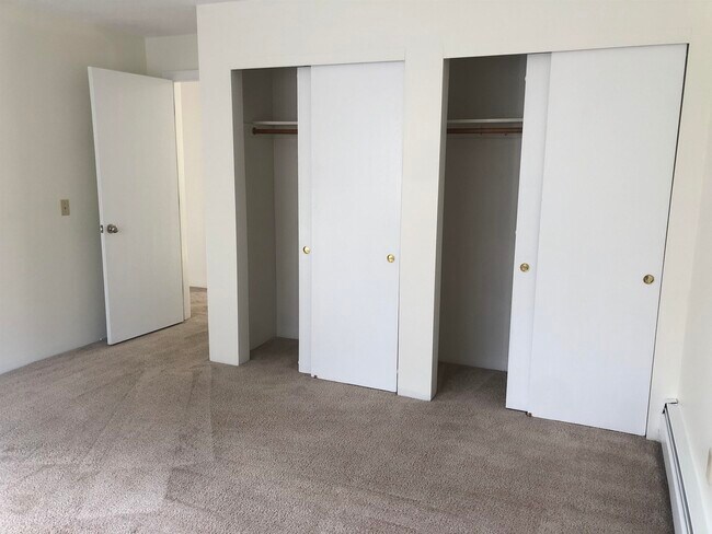 Building Photo - 385 Huse Rd