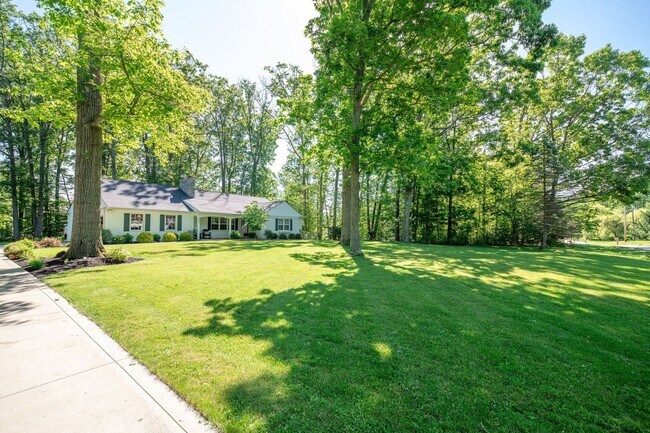 Building Photo - Fantastic and updated 4 bedroom home in Au...
