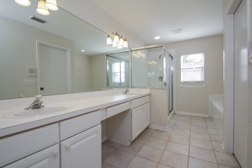 Building Photo - 4549 Abacos Pl