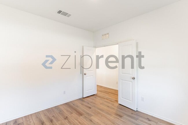 Building Photo - 500 Arnage Dr