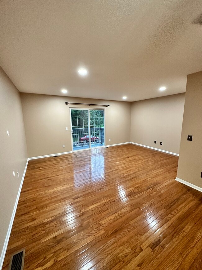 Building Photo - 3138 Promenade Cir