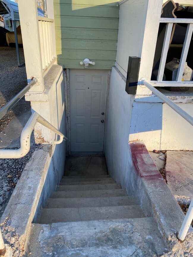 Building Photo - 140 N 200 E