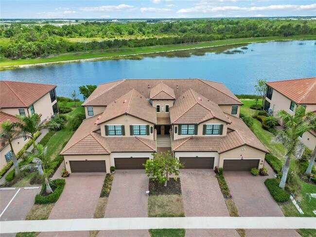 Building Photo - 10805 Tarflower Dr