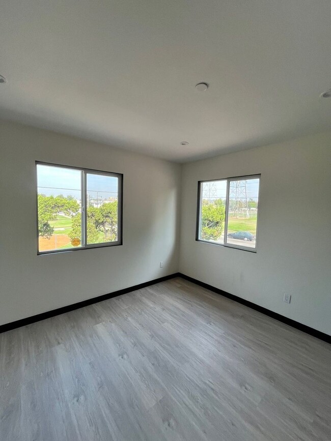 Building Photo - Beatiful and spacious Rental in Montebello...