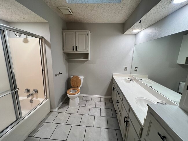 Building Photo - 505 Rustic Pl