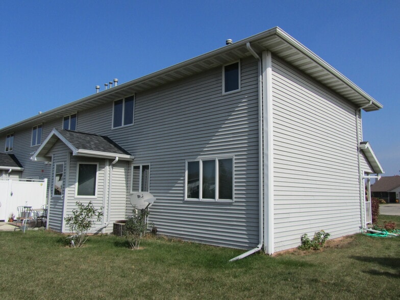 Building Photo - N511 Willowcrest Ct