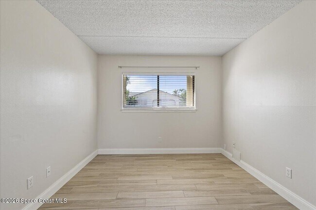 Building Photo - 1145 N Shannon Ave