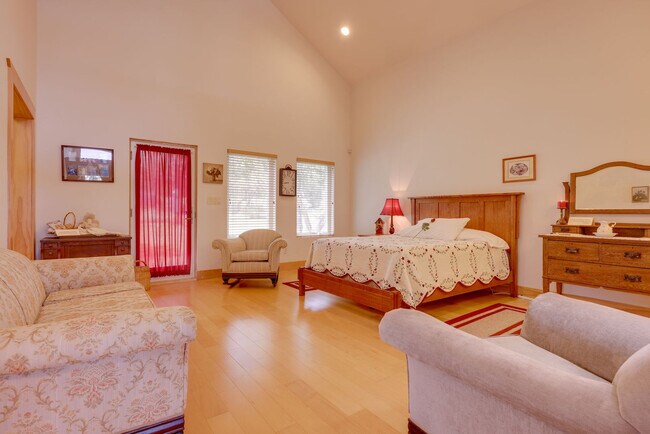 Building Photo - 102 Camey Cir
