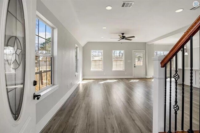 Building Photo - 9815 Bamboo Rd