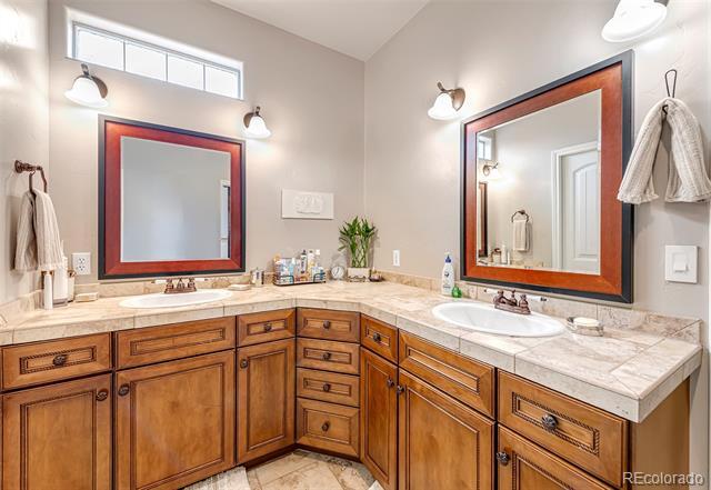 Building Photo - 358 Cliff View Dr