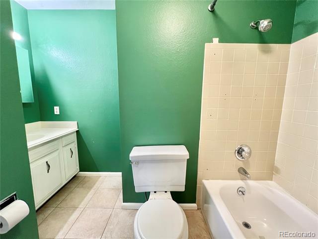 Building Photo - 387 Upham St