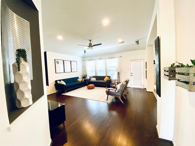 Building Photo - 16803 Bay Ledge Ct