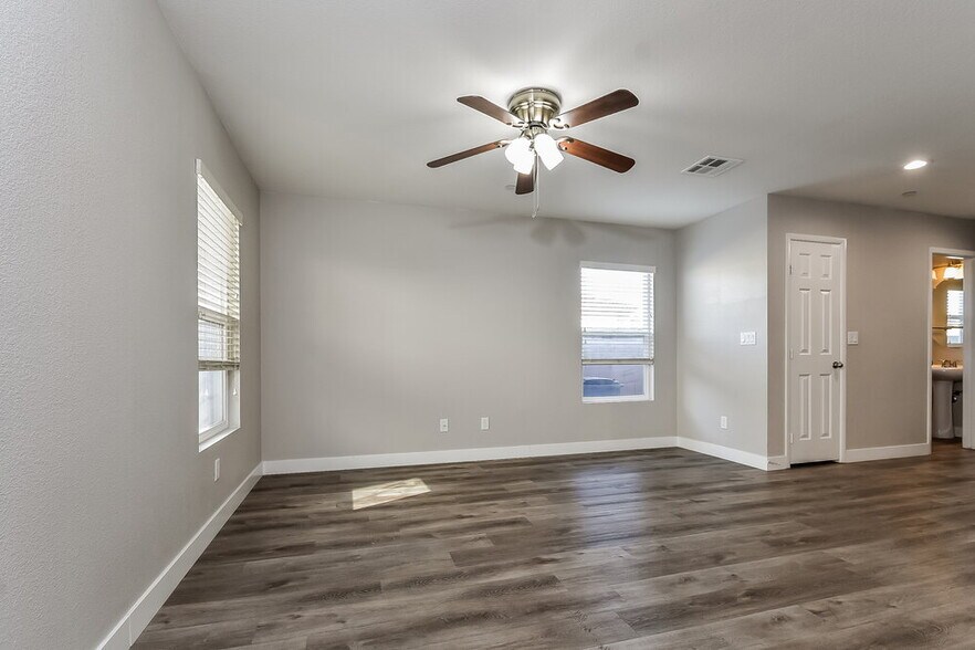 Building Photo - 9004 Tropical Tide Ct