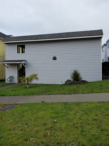 Building Photo - North Bay Villa