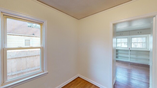 Building Photo - Duplex Available in Beaverdale - 3D Tour