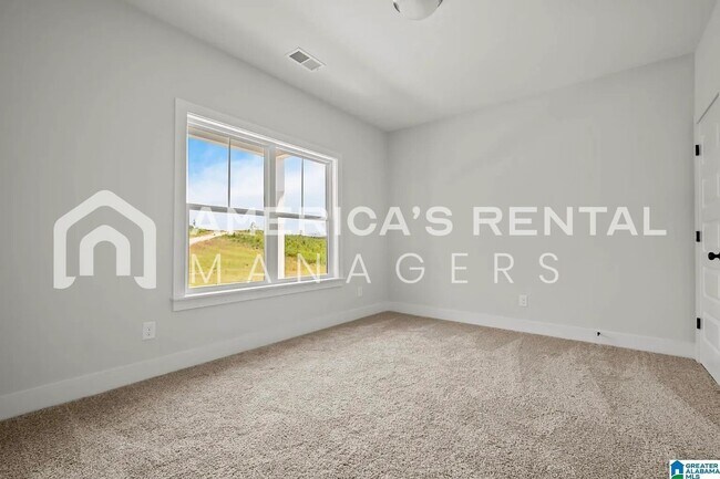 Building Photo - Rare 5 Bedroom Home for Rent!