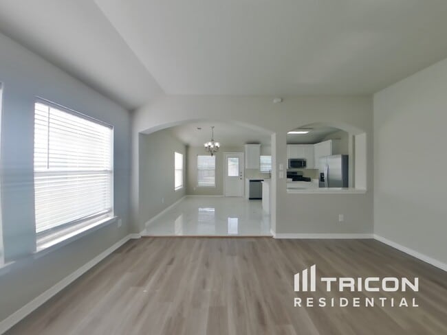 Building Photo - 318 Annatto Ln