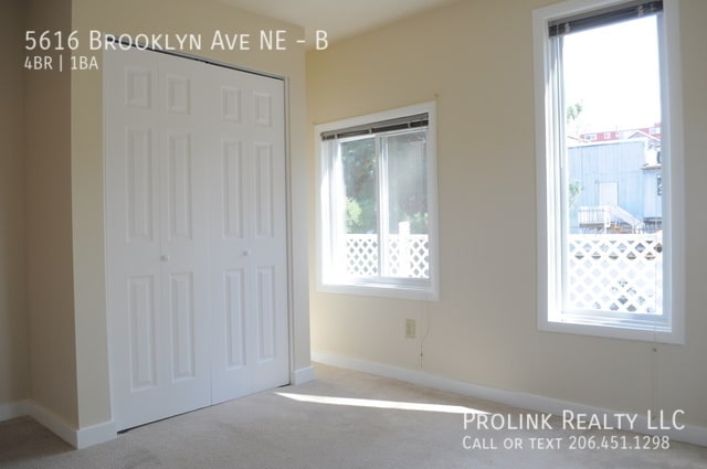 Building Photo - 5616 Brooklyn Ave NE