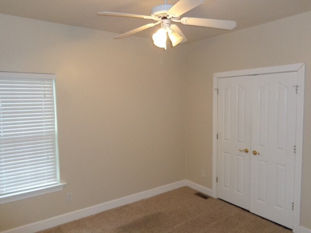 Building Photo - 639 Glenties Dr