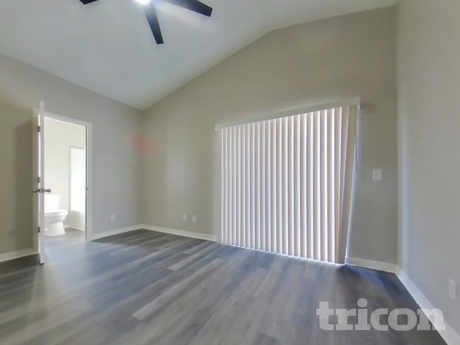 Building Photo - 8829 Lambert Ln