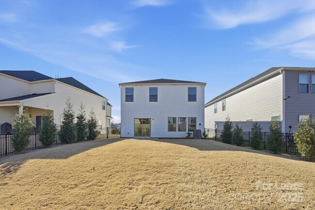 Building Photo - 3909 Woodland View Dr