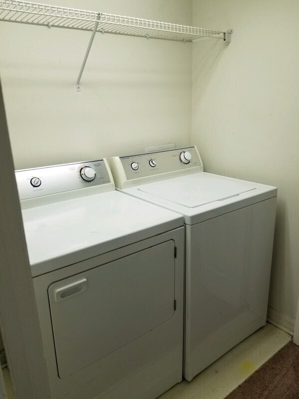 Building Photo - $300 Off First Full Months Rent-Spacious townhome in Riverview!