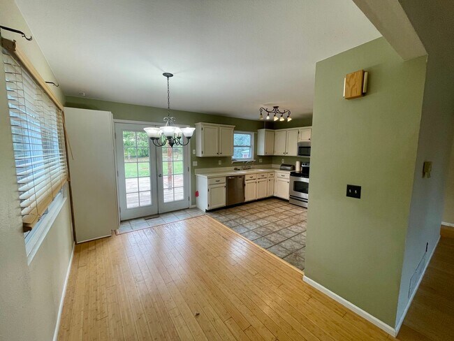 Building Photo - Charming 3-Bed Home Near CSU with Spacious...