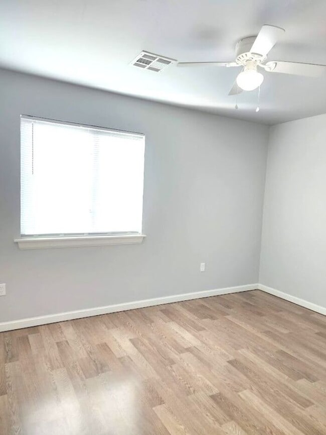 Building Photo - Spacious 5 Bedroom 3 Bath In Highland Park Add in Edmond