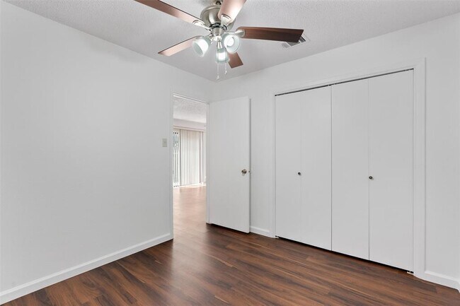 Building Photo - 12900 Hymeadow Dr