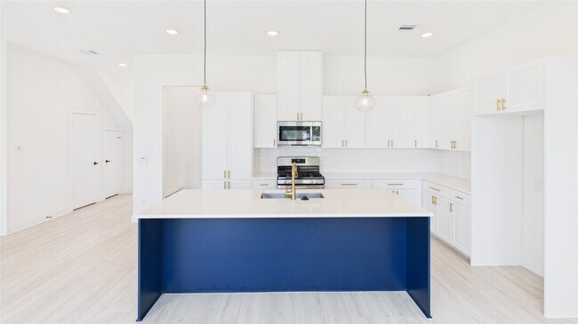 Building Photo - 9609 Valeca Dr