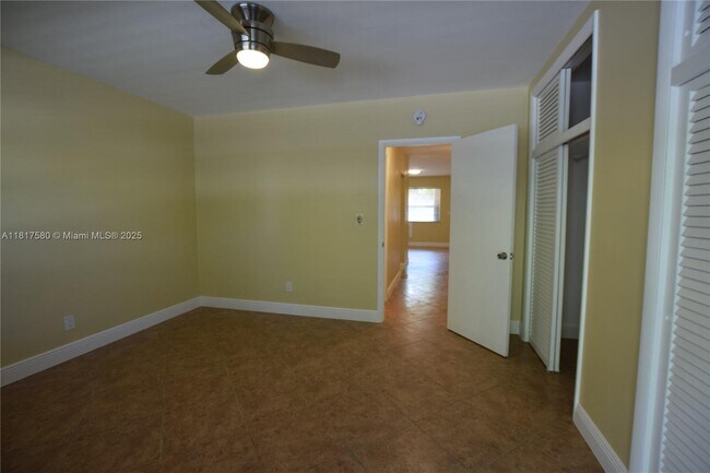 Building Photo - 2915 Plunkett St