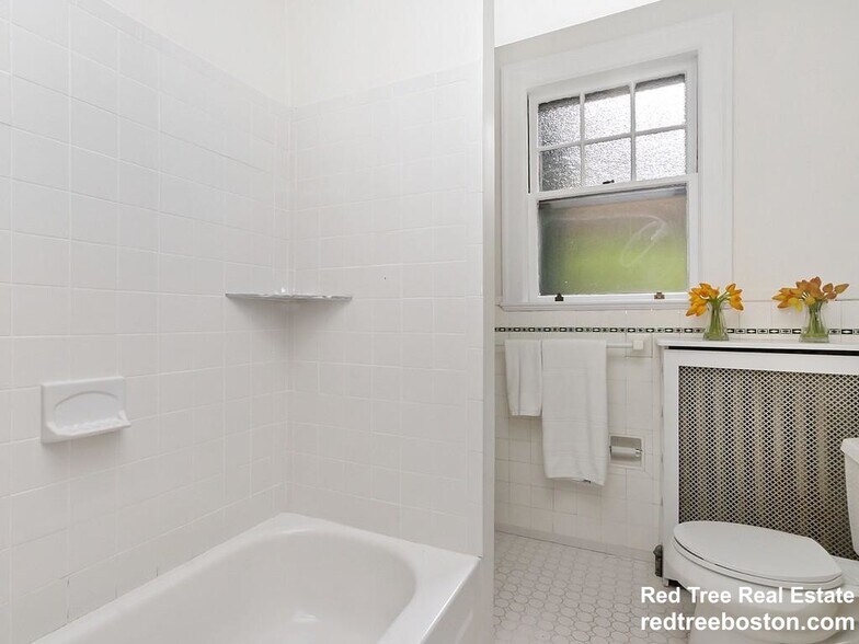 Building Photo - 66 Algonquin Rd