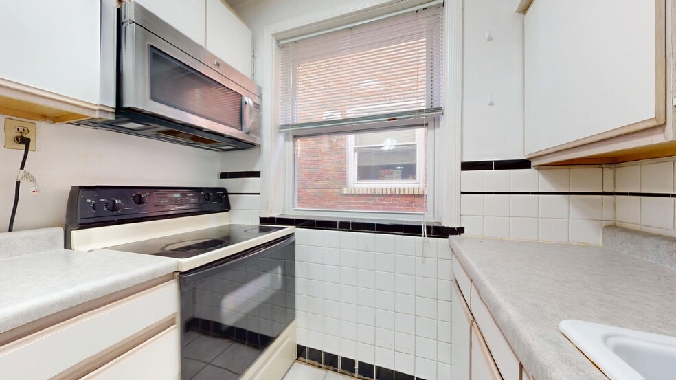 Building Photo - 5816 Mardel Ave