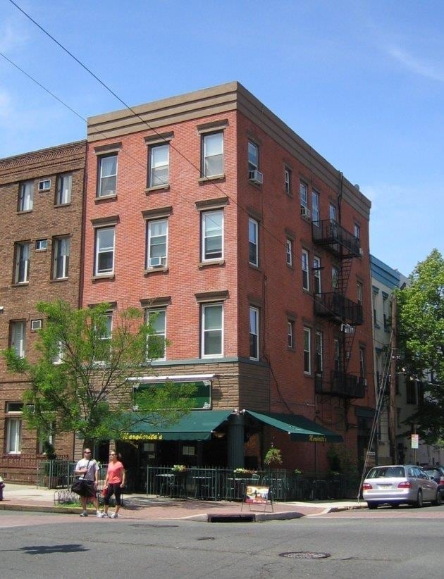 Building Photo - 740 Washington St