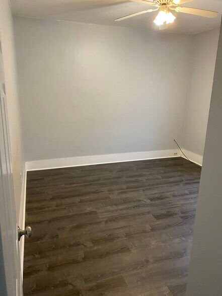 Building Photo - 1500 Dormont Ave