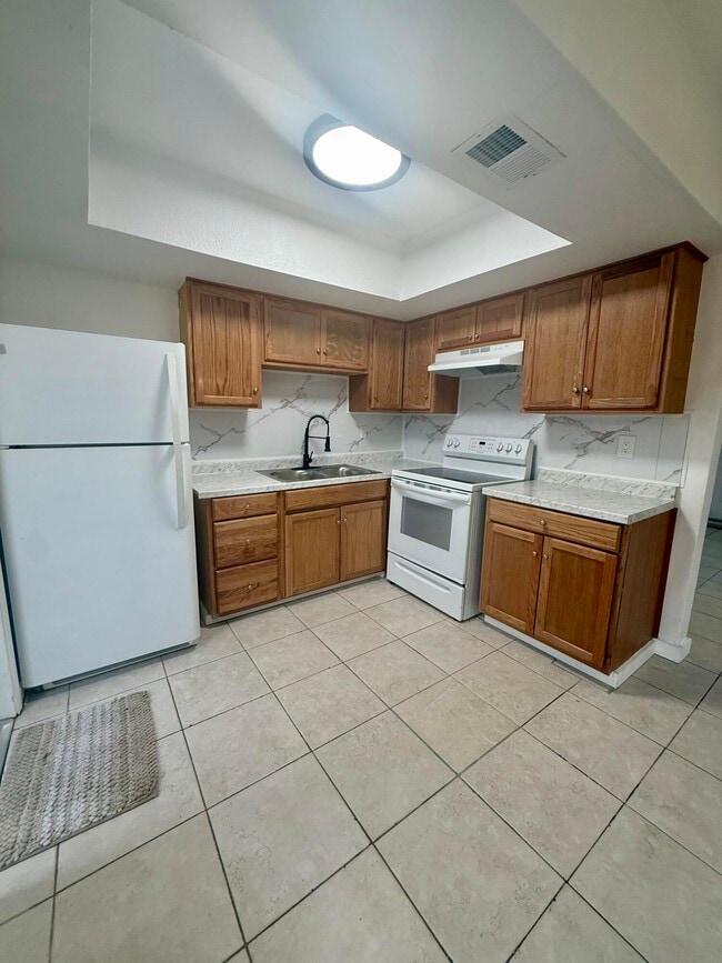 Building Photo - 337 SE 12th Ave