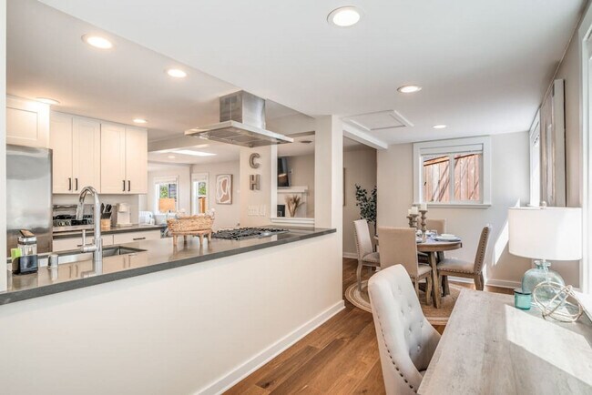 Building Photo - 6404 47th Ave SW