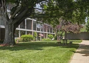 Building Photo - Westbrook Gardens Apartments