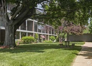 Building Photo - Westbrook Gardens Apartments