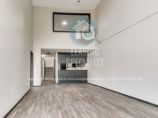Building Photo - Spacious Updated 3 Bed 2 bath Home