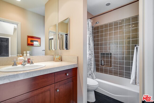 Building Photo - 2962 Valmere Dr