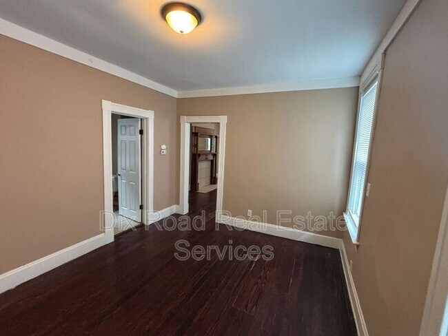 Building Photo - 411 Millikin St