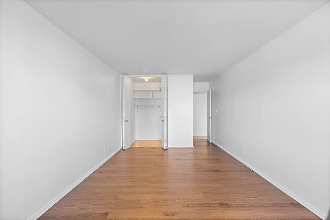 Building Photo - Freshly painted 1 bed 1 bath