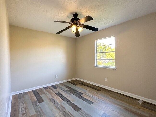 Building Photo - 302 Morningside Dr